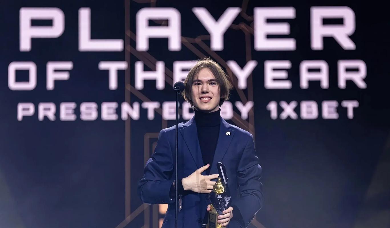 LPL 官方年度回顾： Xiaohu 的“手势舞”， Danny 的第二名，BLG遗憾成为亚军