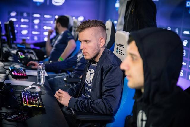 LCK春季赛NS阵容变更：AD选手vital正式上调至一队 辅助Peter回到二队